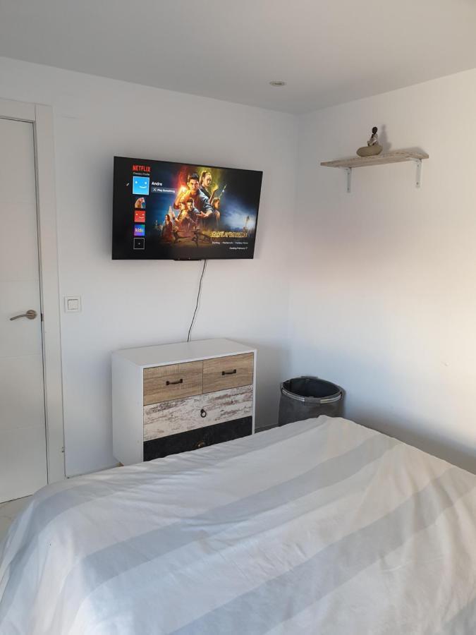 Beachside Apartment In ตอร์เรเวียคา ภายนอก รูปภาพ