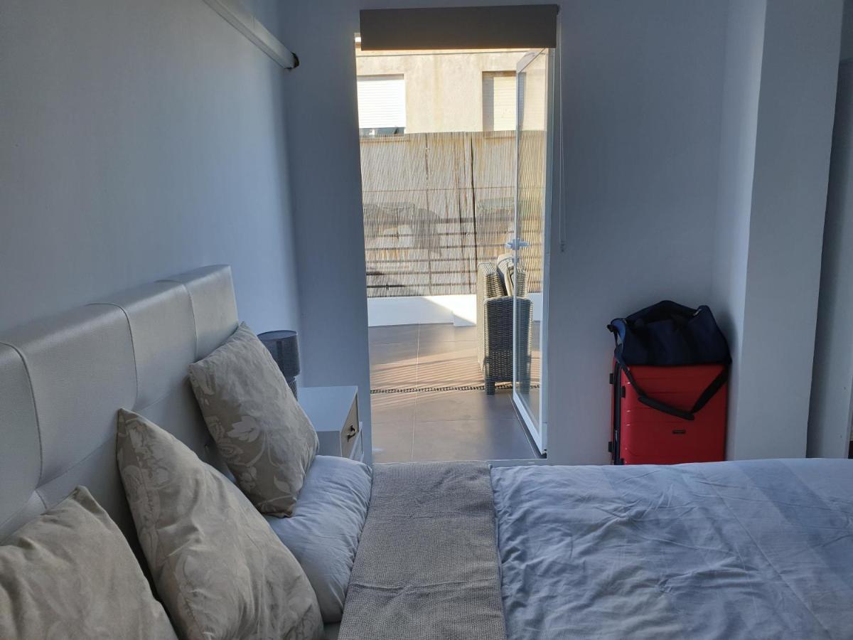 Beachside Apartment In ตอร์เรเวียคา ภายนอก รูปภาพ