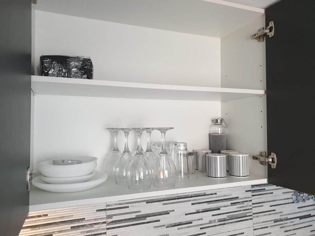Beachside Apartment In ตอร์เรเวียคา ภายนอก รูปภาพ